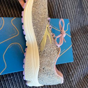 Brand New in Box Brooks Anthem 2 W9.5 sneakers